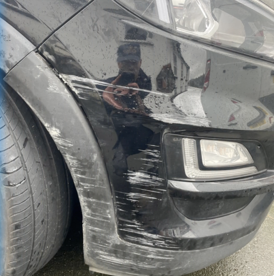 Front wing scuff repair – before repair